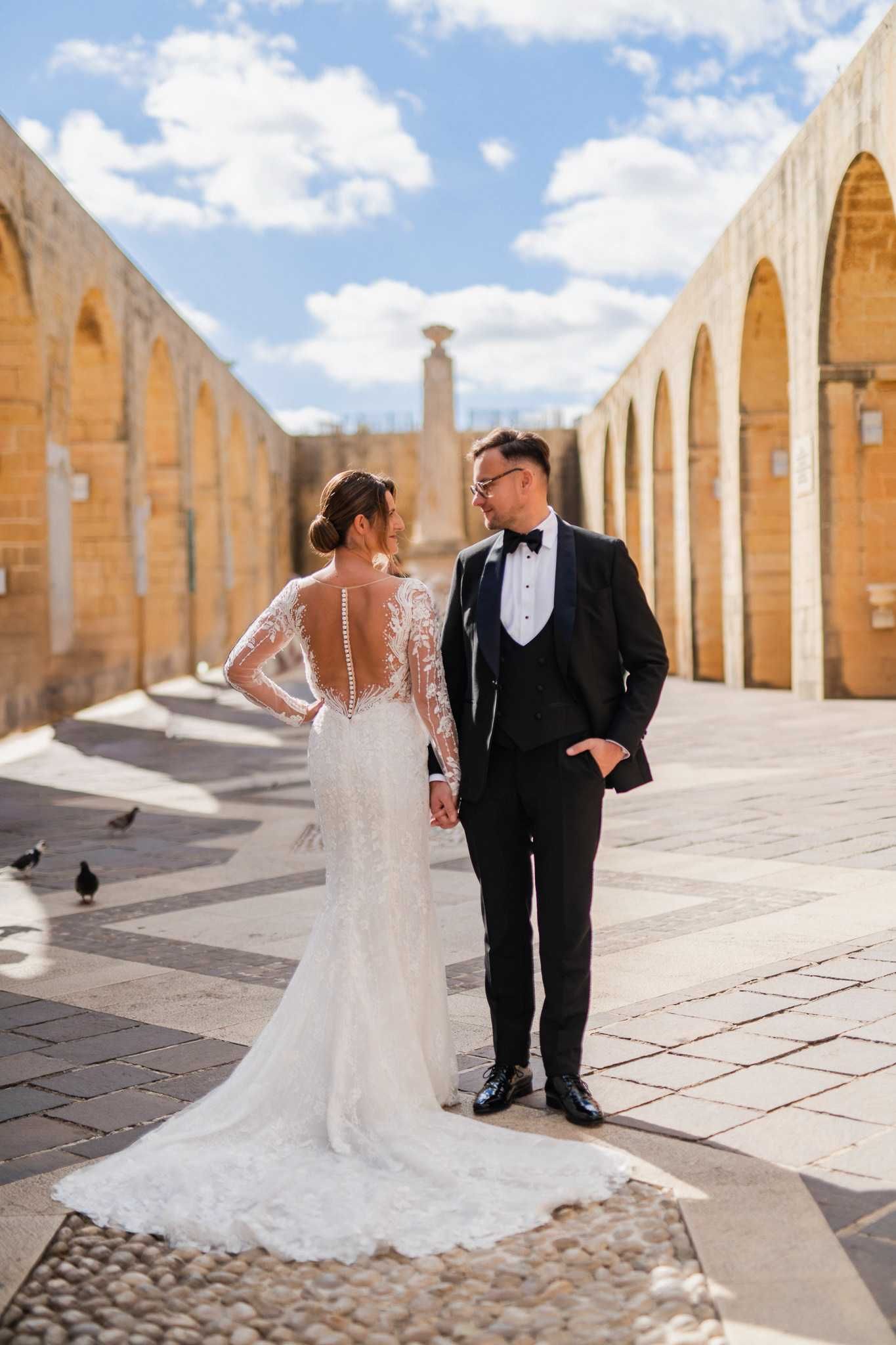 Suknia ślubna PRONOVIAS model AMETHYST