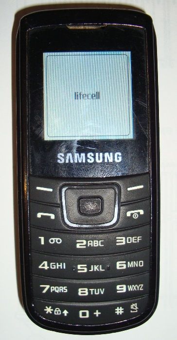 Телефон Samsung GT-E1100 английский интерфейс, русского и пр. нет.