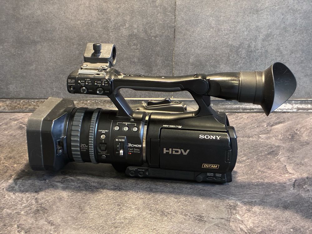 Професійна камра sony hvr v1e