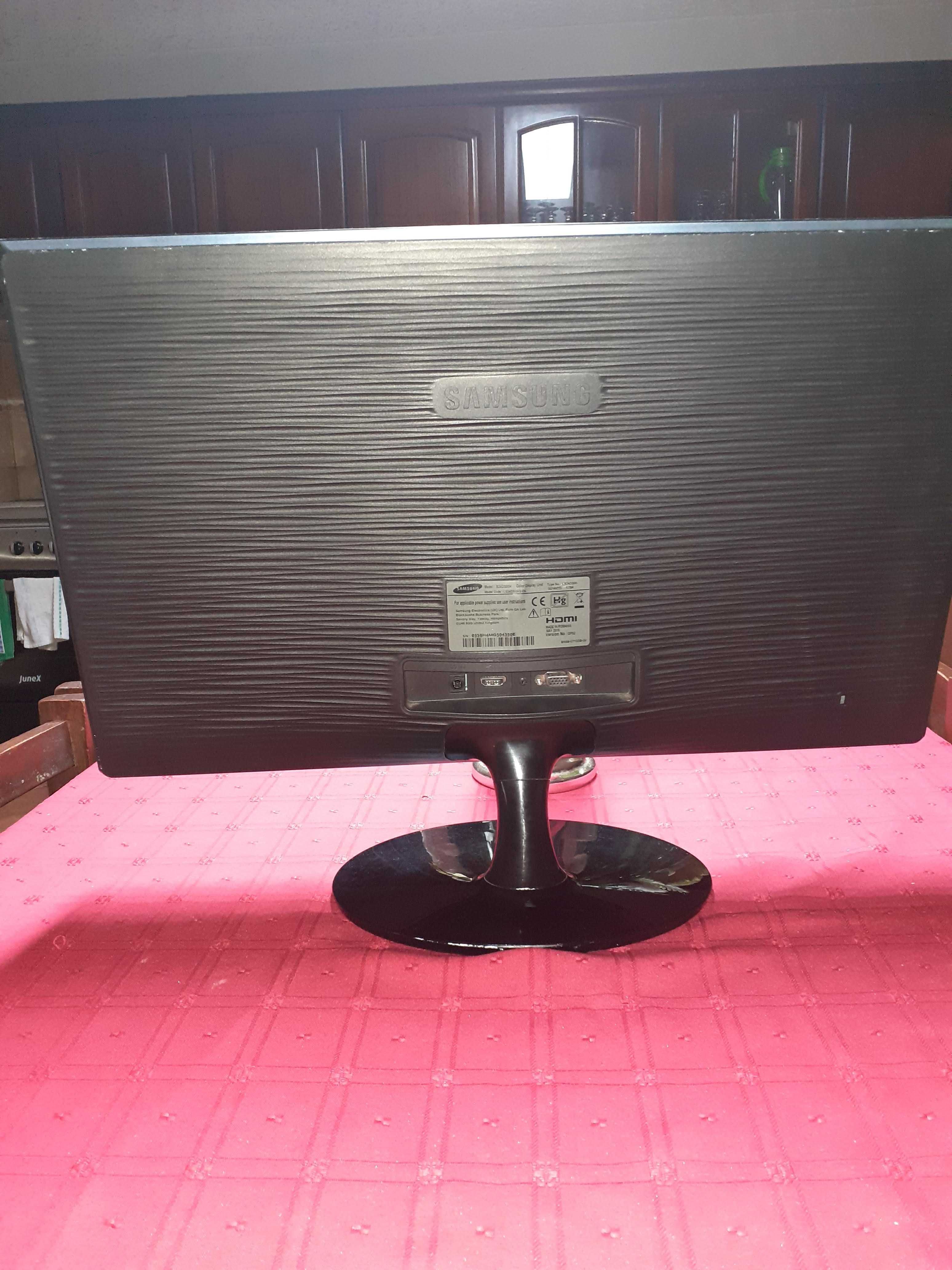 Monitor Samsung 24 S24D300H, avariado para peças.