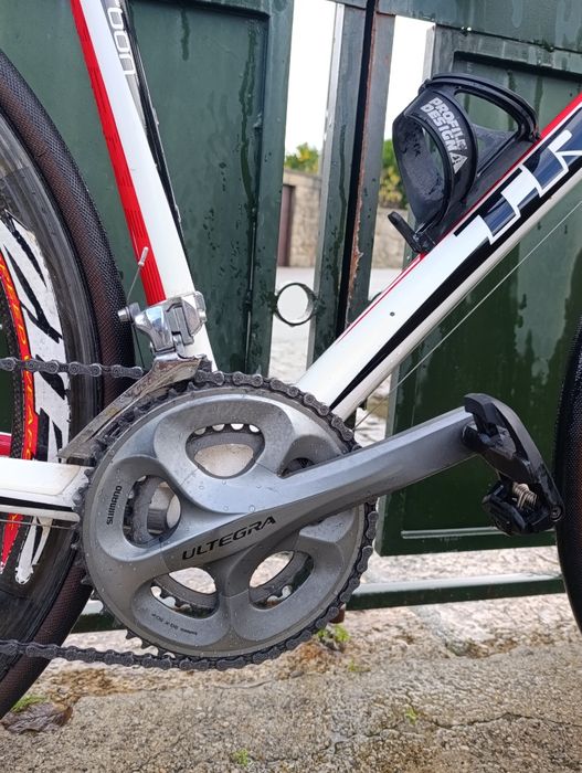 Bicicleta de estrada Trek de carbono