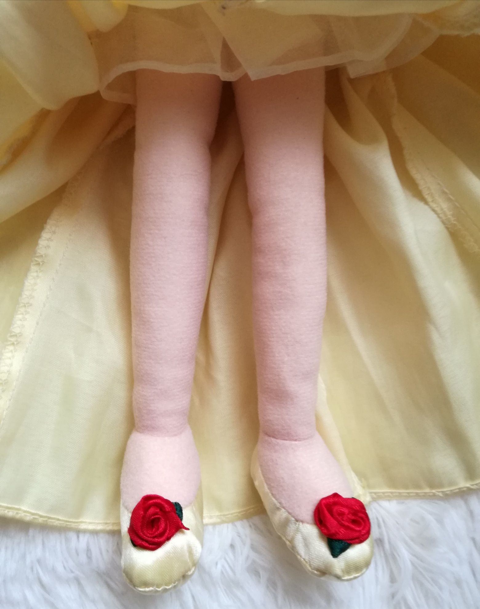 Śliczna lalka materiałowa Bella Disney