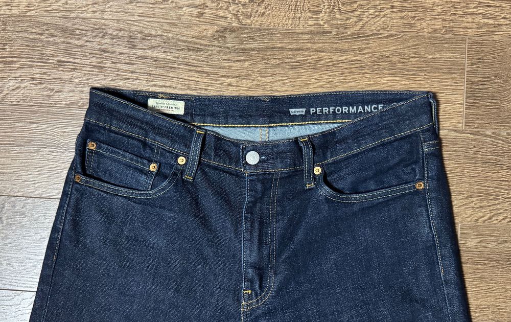 Джинсы Levi’s Premium.