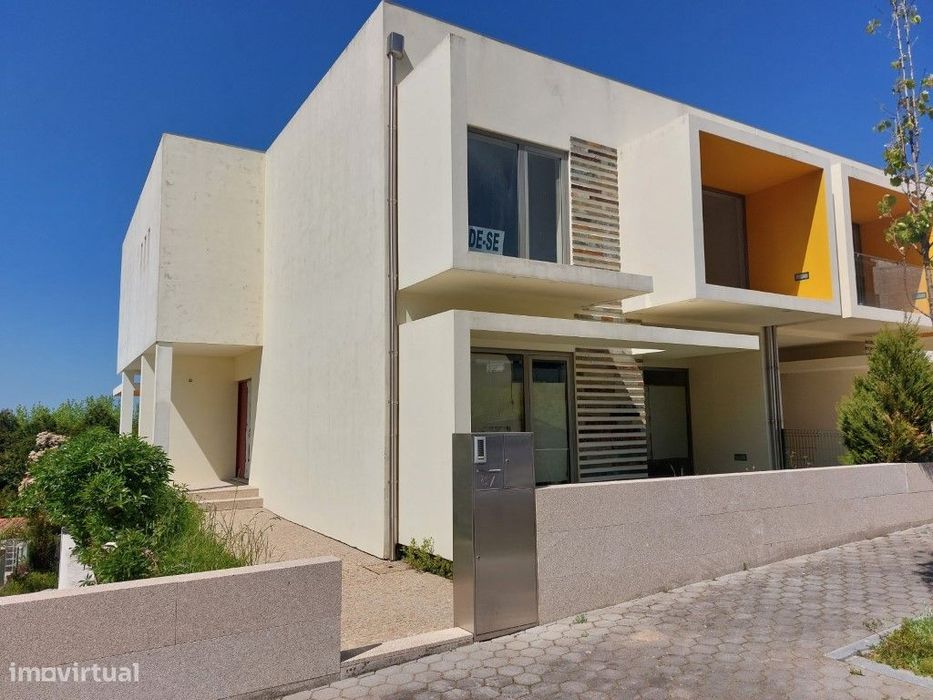 Moradia T4 + office em Pedroso
