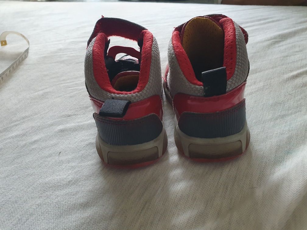 Buty sneakersy chłopięce Geox w rozmiarze EUR 24 UK 7