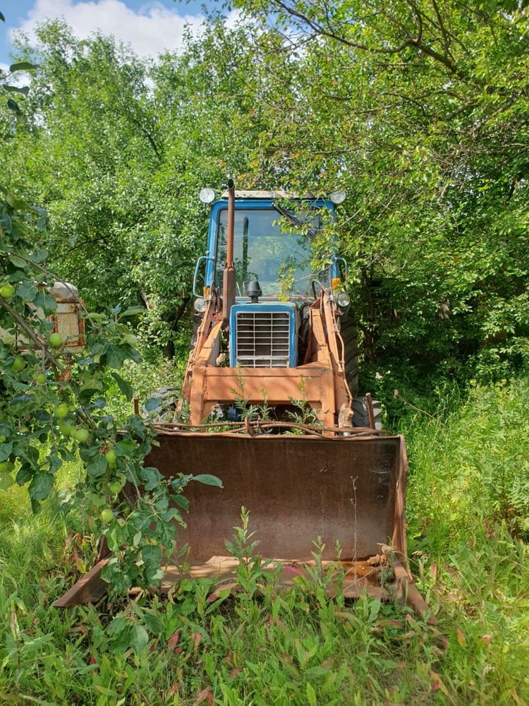 Продам трактор і 2 прицепа