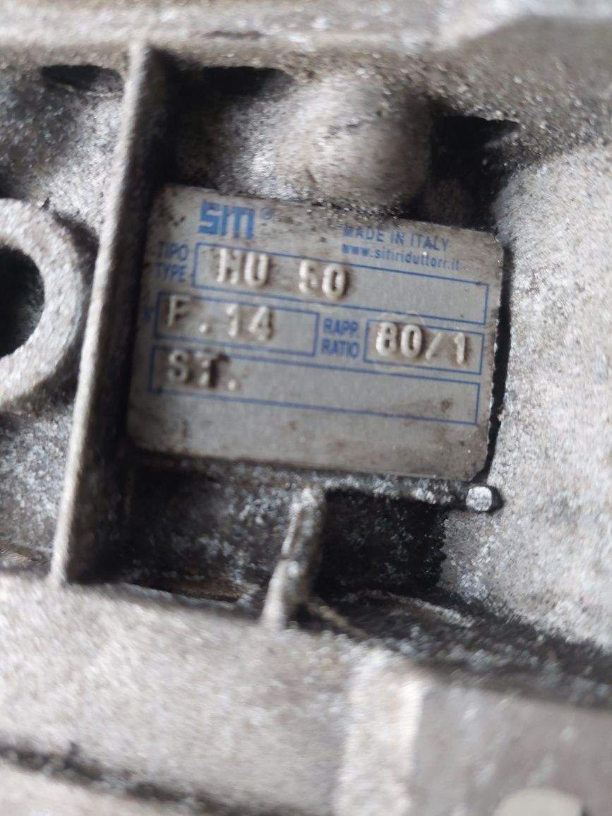 Sprzedam przekładnię motoreduktor 230v