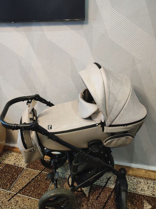 Дитячий візочок Angelina Premiera 2 в 1 колір бежевий. Стан ідеальний.