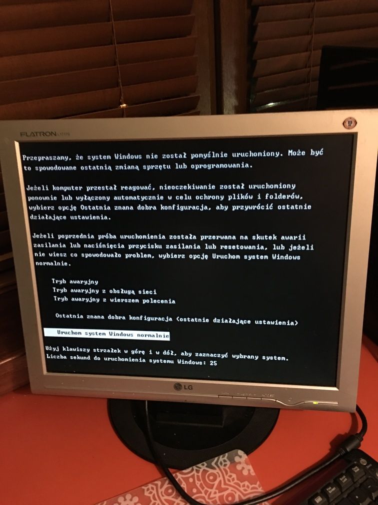 Komputer z monitorem