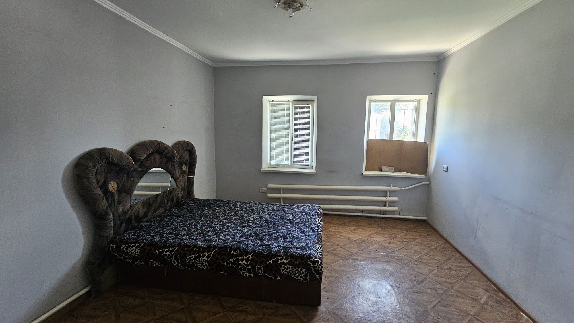 Продам півбудинку Миколаївка під бізнес