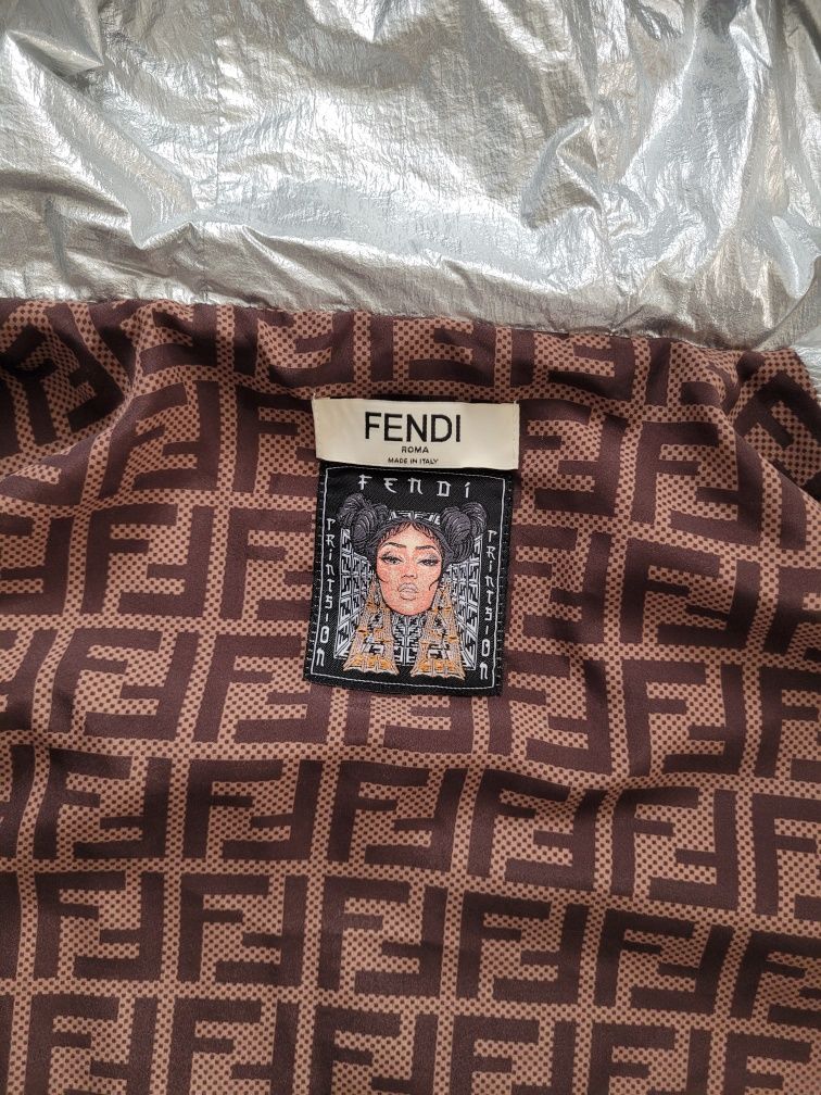 Oryginalna Parka Fendi w rozmiarze M