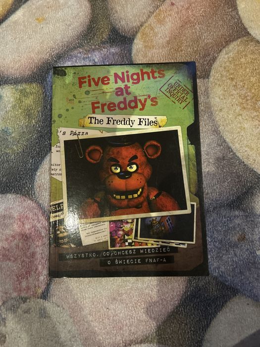 Książka o FNAF-ie
