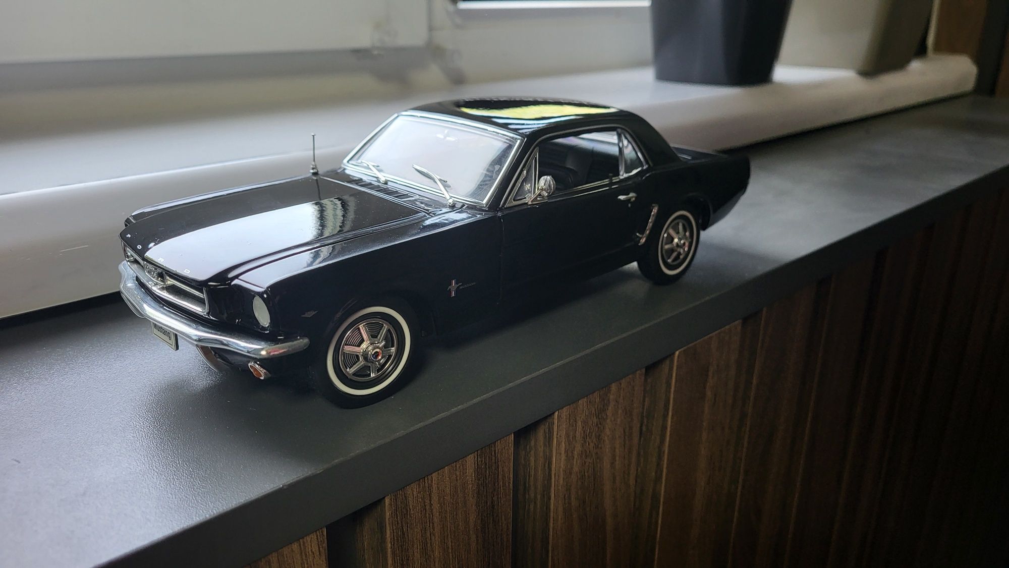 1/18 Ford Mustang 1/2 1964 Welly