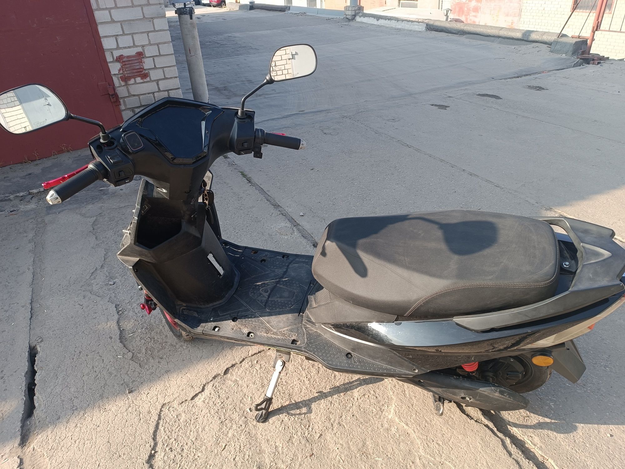 Продам электроскутер І'VEE Wasp 1800квт