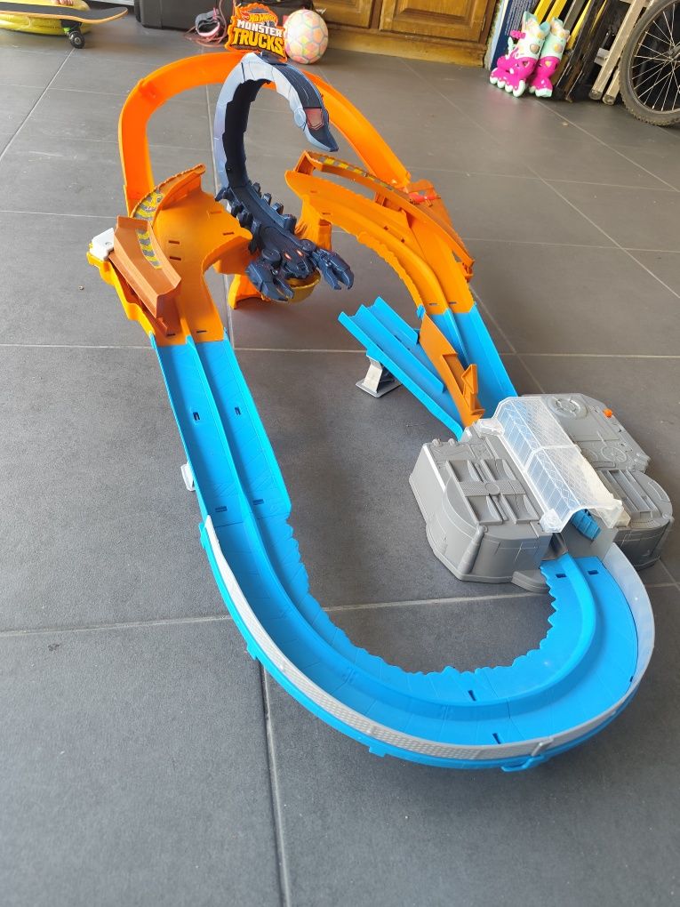 Hot Wheels Monster Truck Scorpion Sting Raceway RARO
