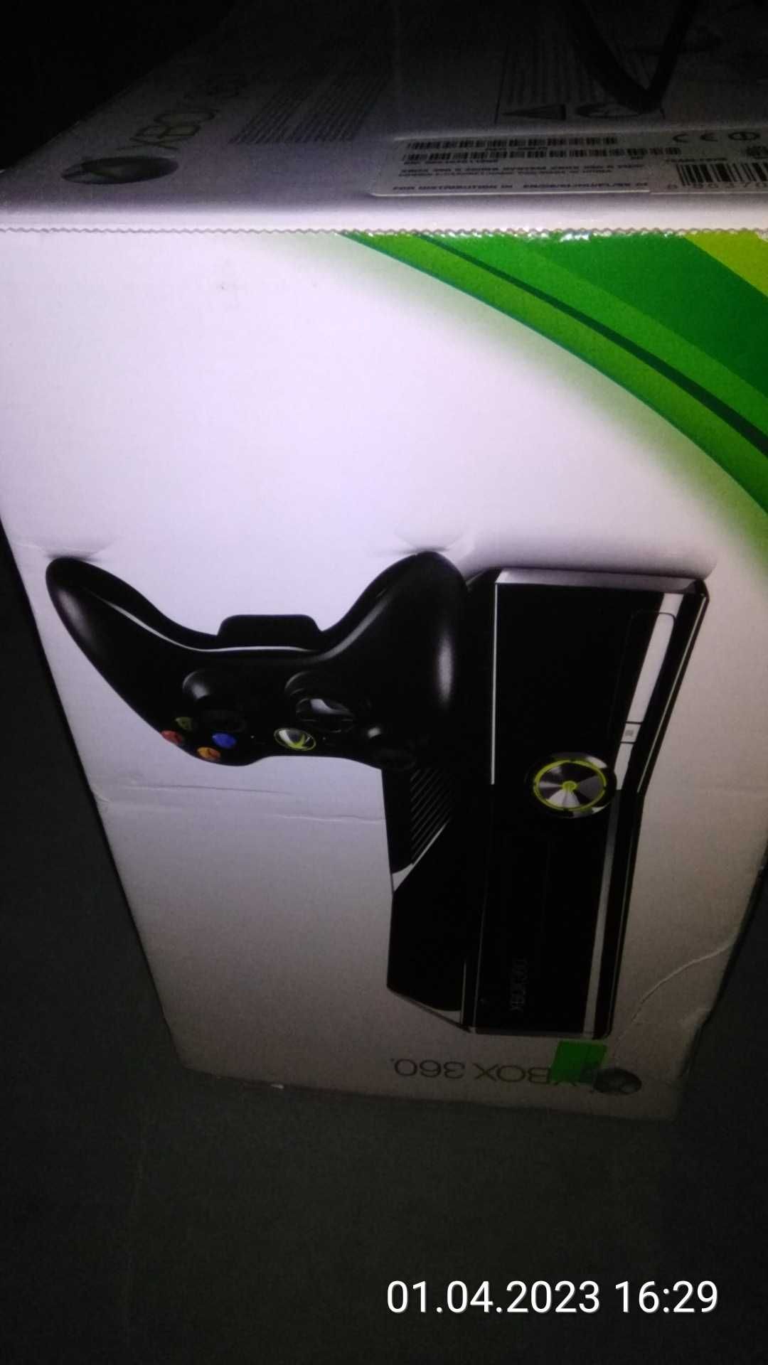 Oryginalne pudełko Xbox 360 z Wiedźminem Zabójcy królów