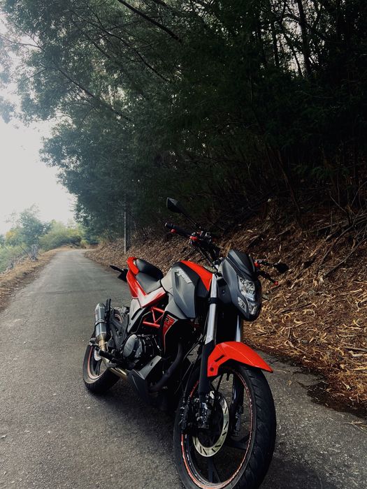 Mota 125cc impecavel!