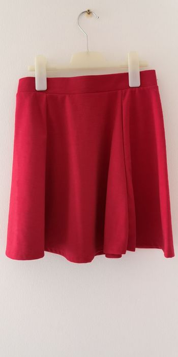 Saia curta vermelha
