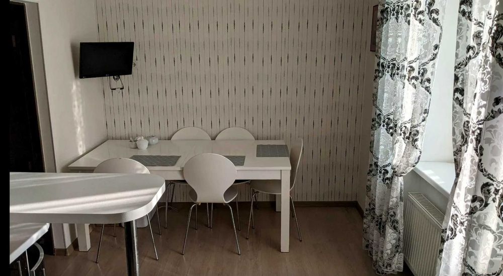ПРОДАМ простору 2-кімнатну квартиру в ЖК " Сім самураїв" на Слобідці