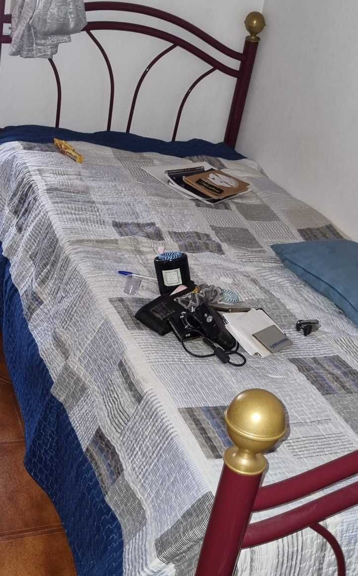 2 Camas Individuais Seminovas c/ Estrato Incluído