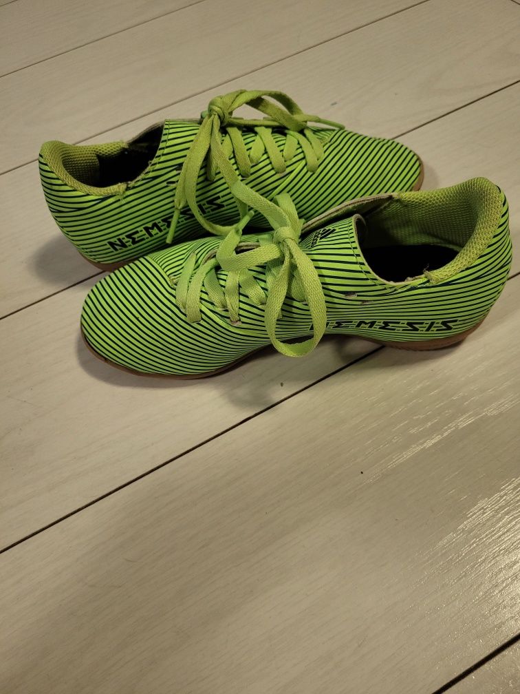 Buty adidas piłkarskie halowe