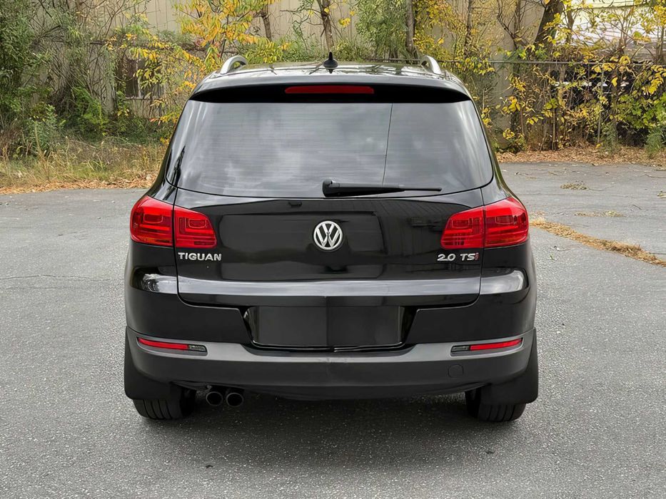 Volkswagen Tiguan      2015
