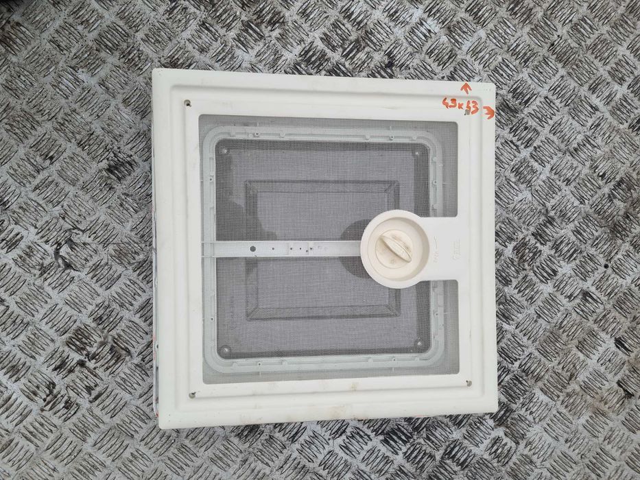kamper bus  okno dachowe otwierane Fiamma 40x40