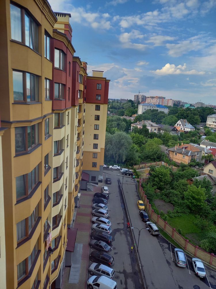 Центр,замок Любарта, парковка,погодинноНабережна