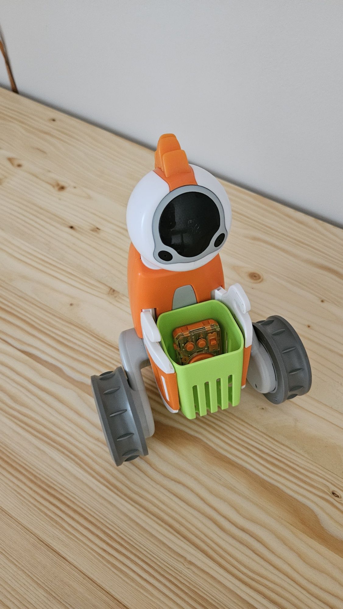 Zabawka robot na pilota