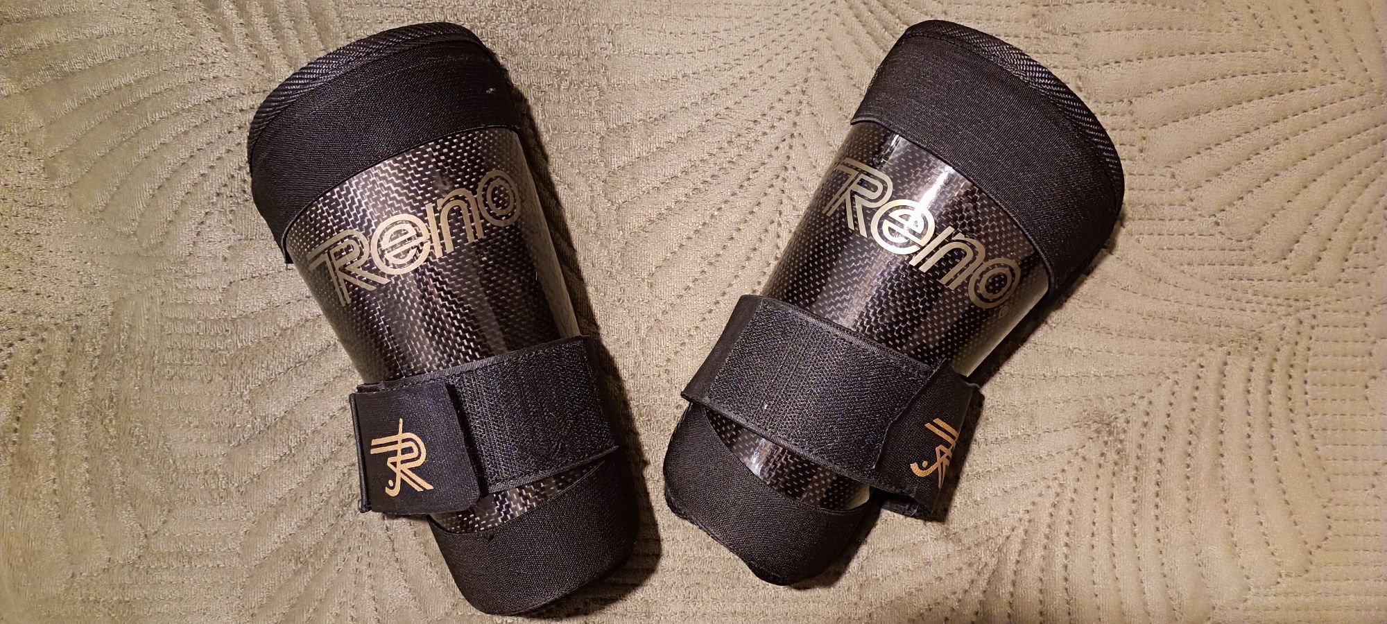 Caneleiras Reno Carbono - Hóquei em patins