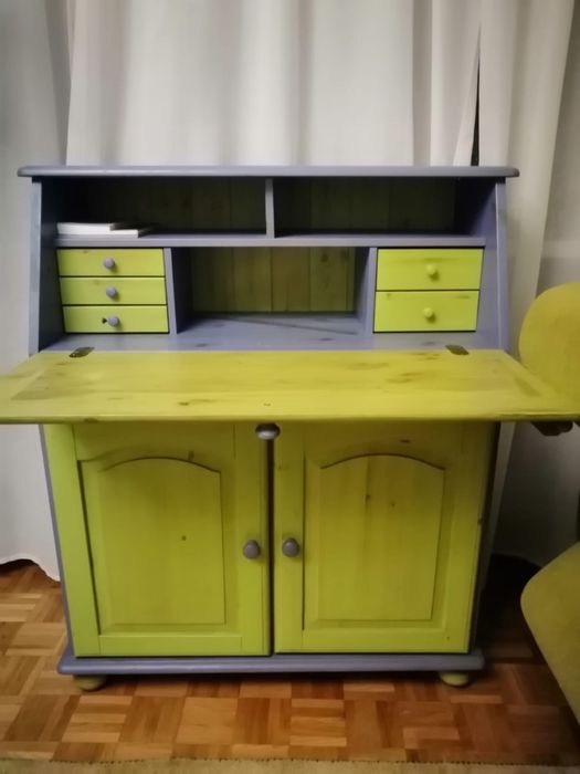 Drewniany sekretarzyk