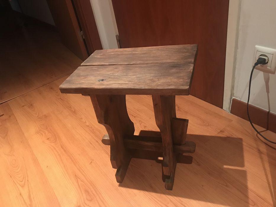 Banco em mogno outro pinho pintado branco