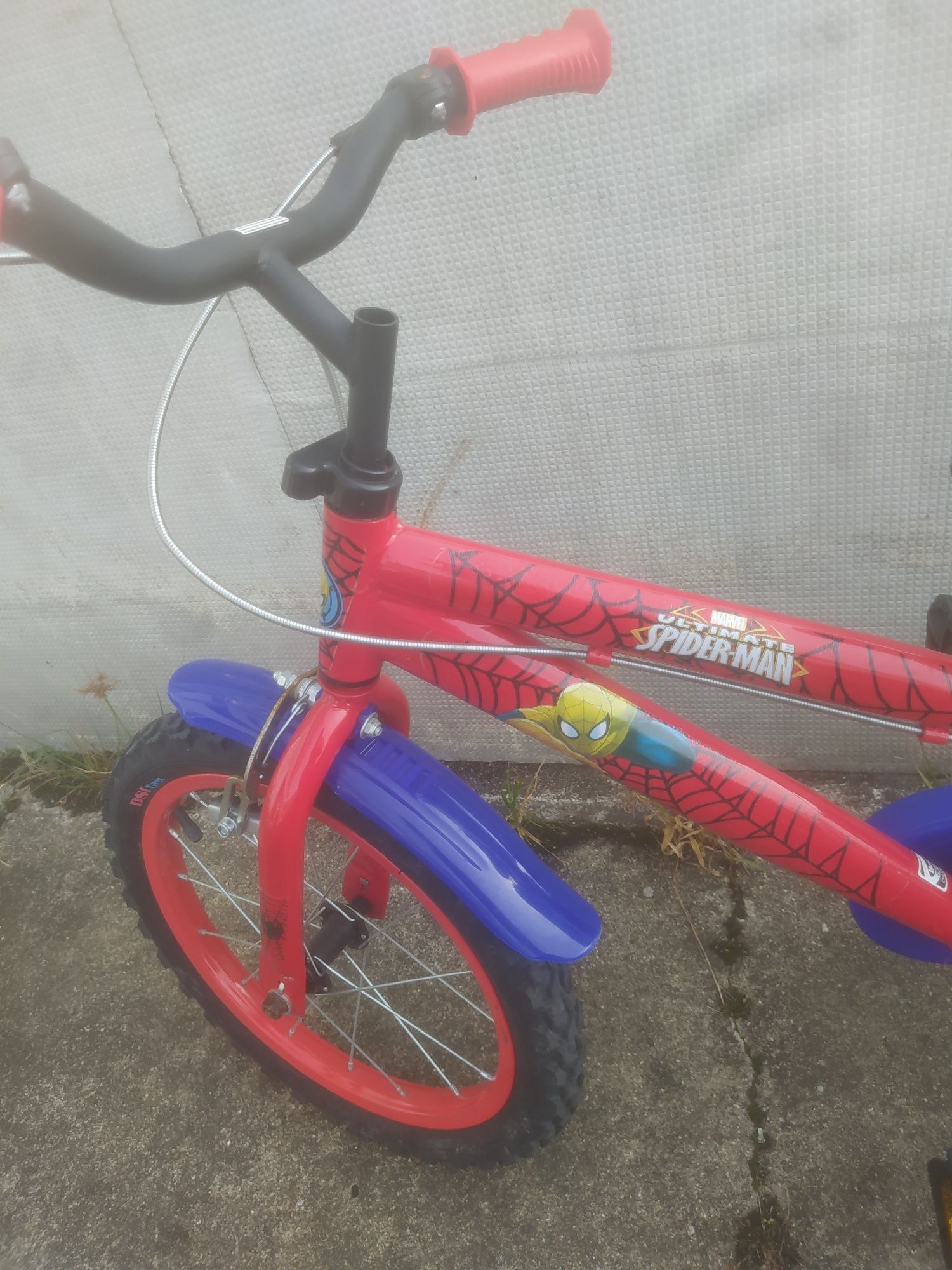 Bicicleta criança homem aranha