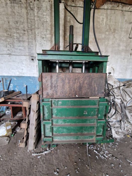 Продам пресса для макулатуры. Personer