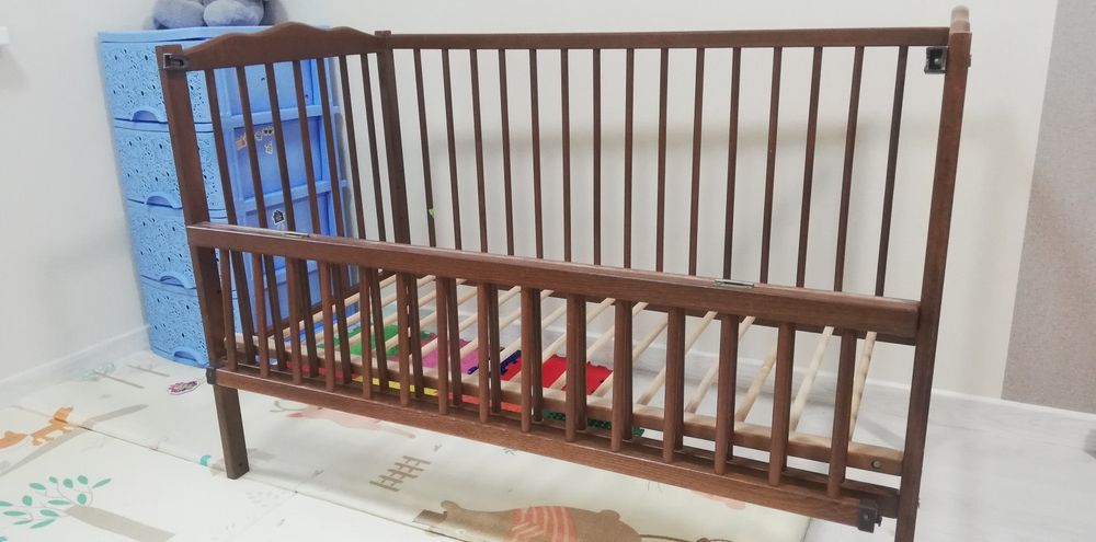 Дитячє ліжко дерев'яне