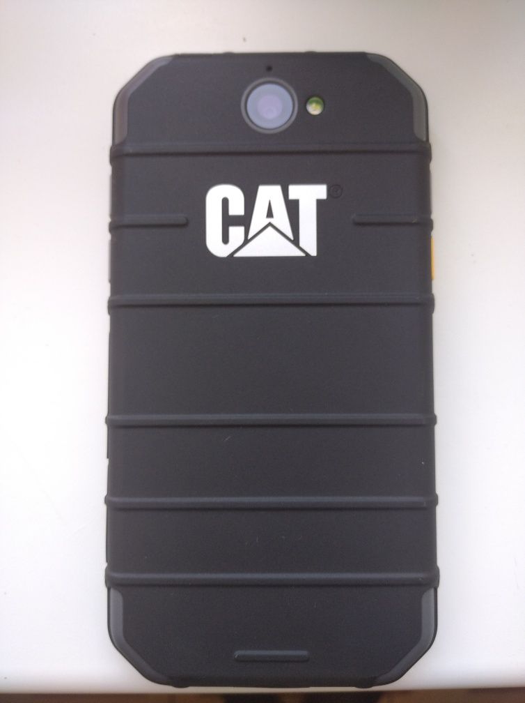 Продам телефон CAT S30.