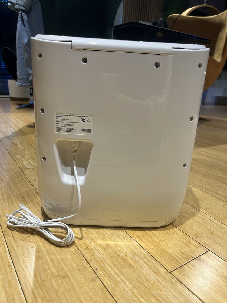 Robot odkurzajaco-mopujacy Narval