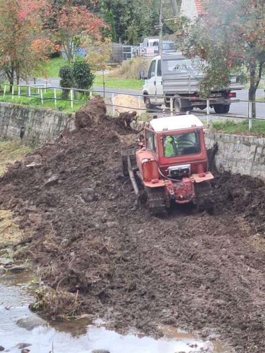 Uslugi spycharką DT-75 Turbo 100 km z operatorem