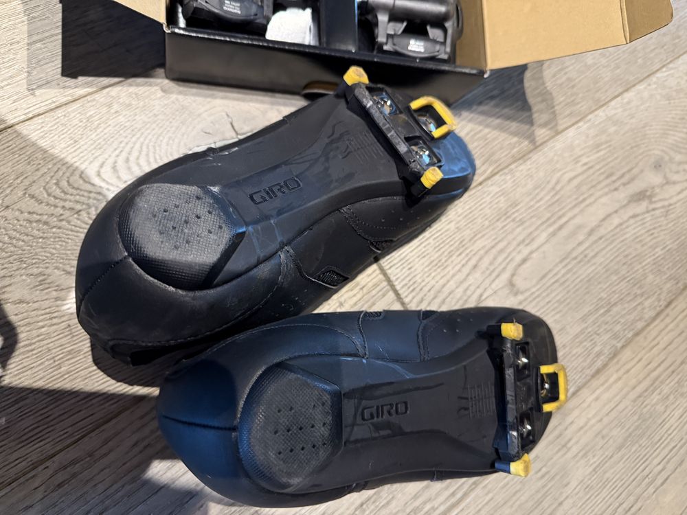 Pedały szosowe SHIMANO Ultegra PD-R8000, buty Giro Savix II