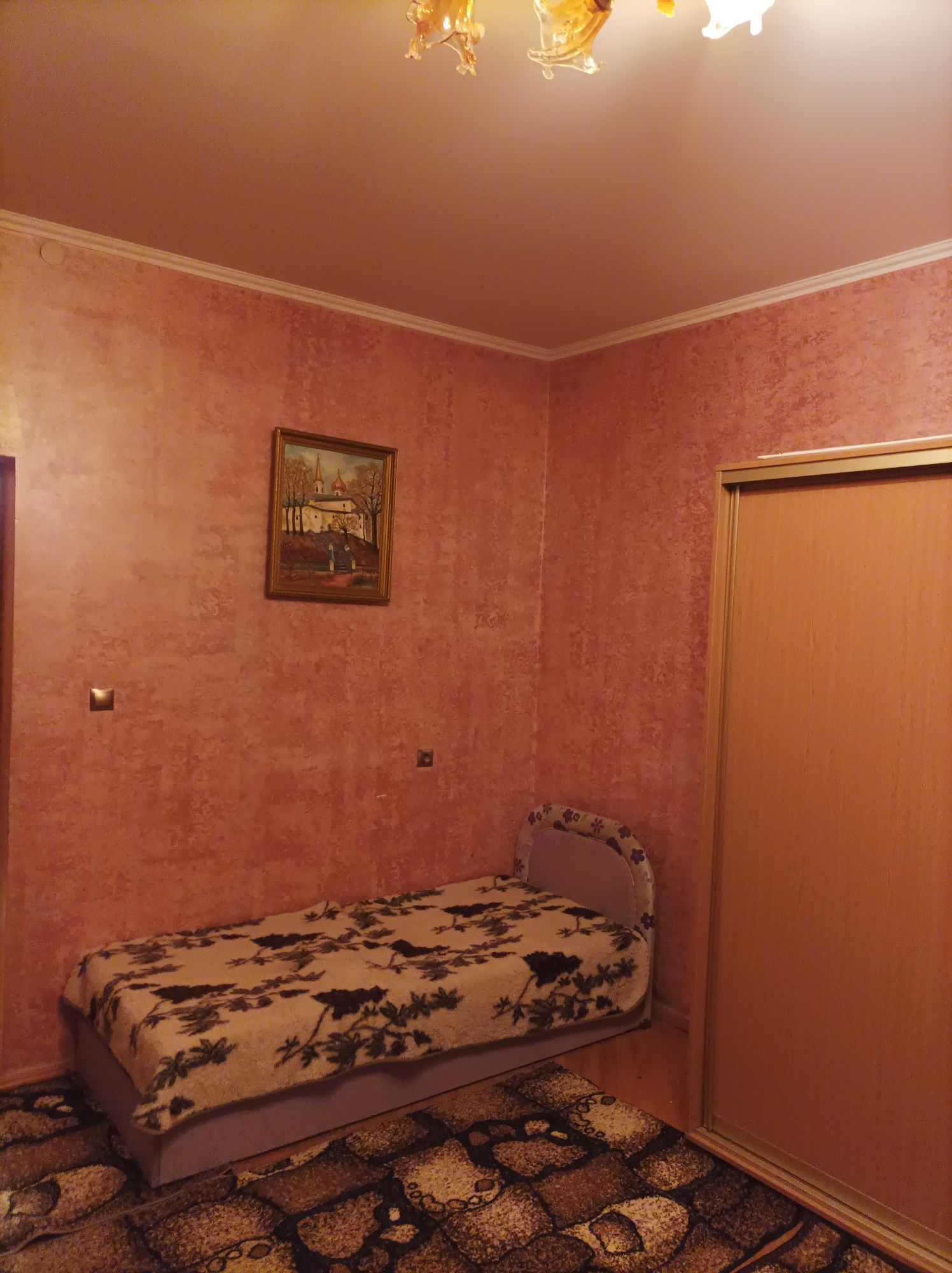 Здається двох кімнатна в центрі Мукачево.