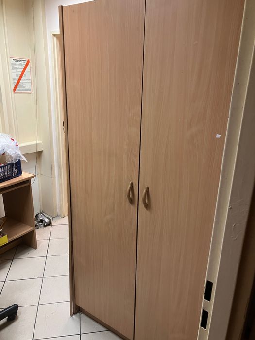 Likwidacja, wyprzedaż mebli, foteli biurowych, regałów