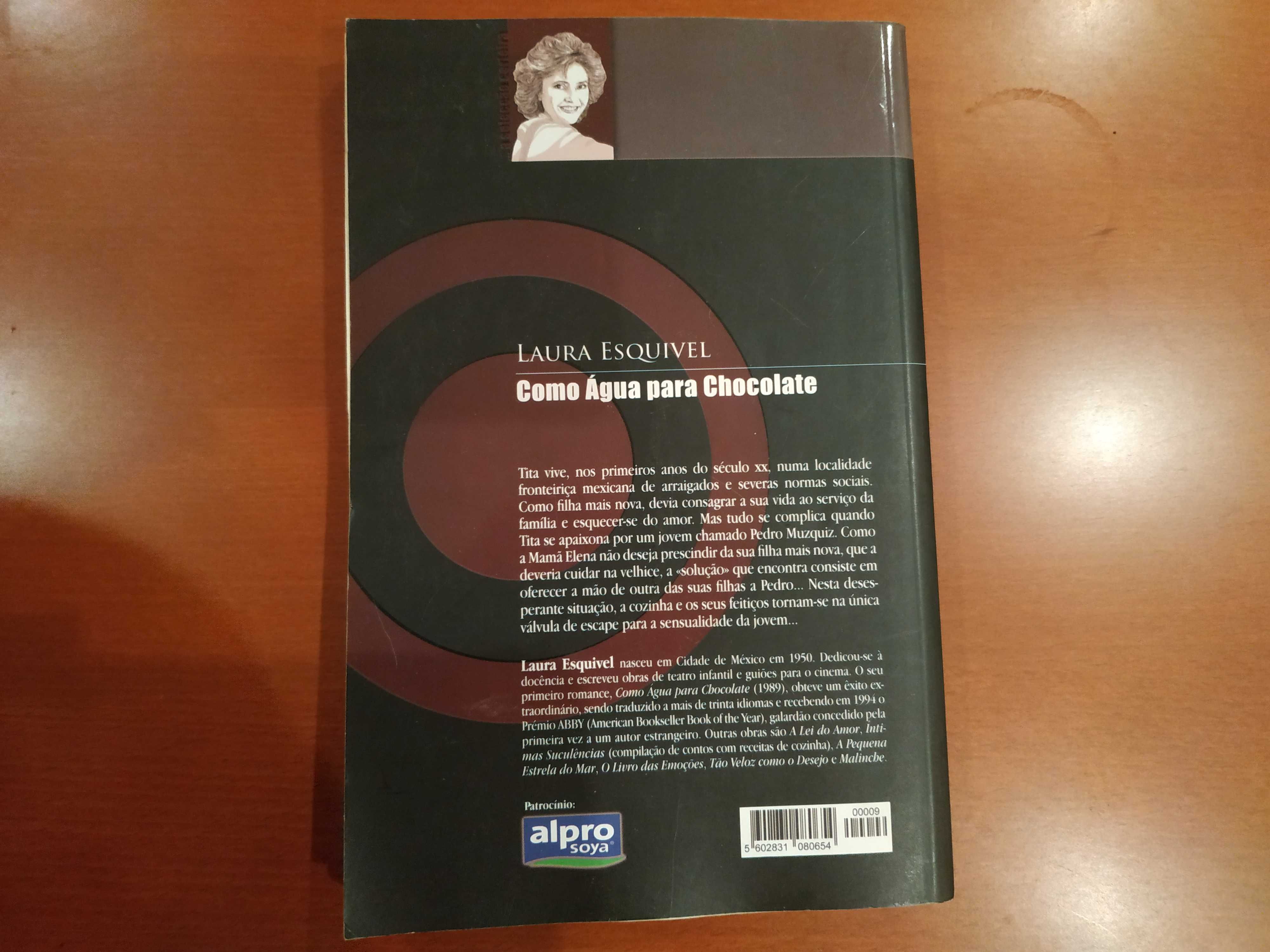 Livro "Como água para chocolate", de Maria Esquivel