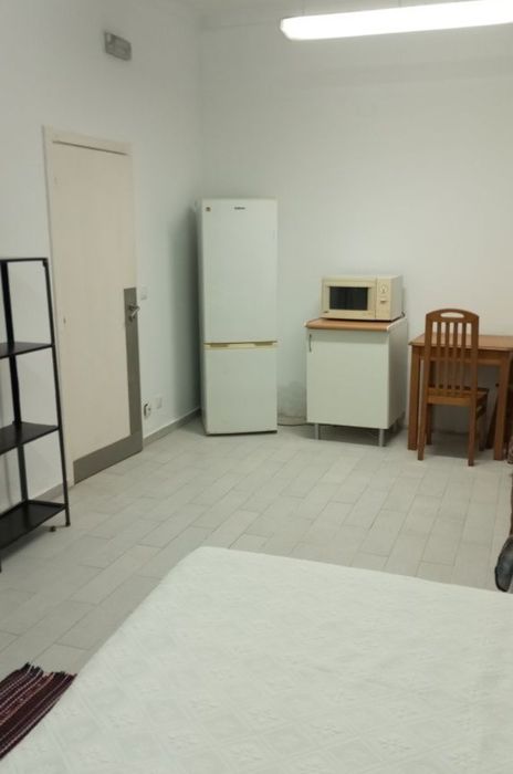 Quarto próximo a estação de comboios da Amadora
