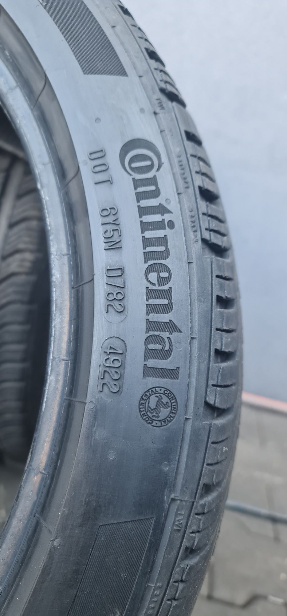 225/40/18 continental