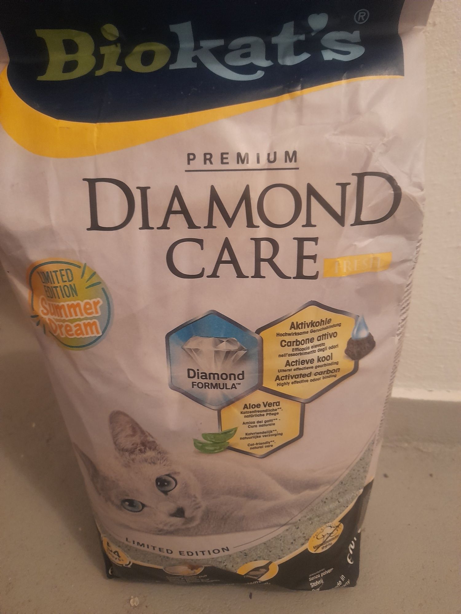 Żwirek zbrylający Premium Diamond Care summer edition 10litrów