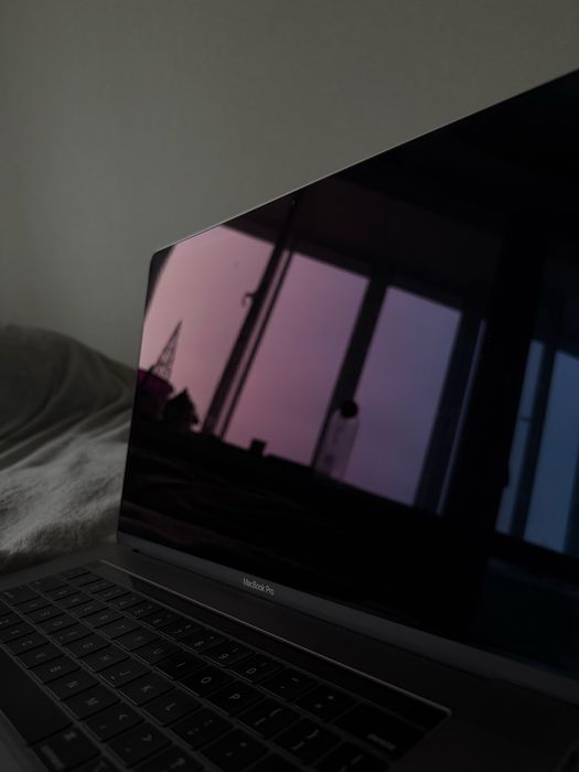 MacBook Pro 15’’ i9/32GB/512GB AMD 4GB  (A1990)