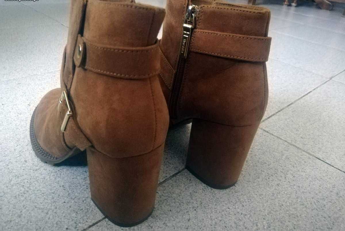 Botas Bershka tamanho 38