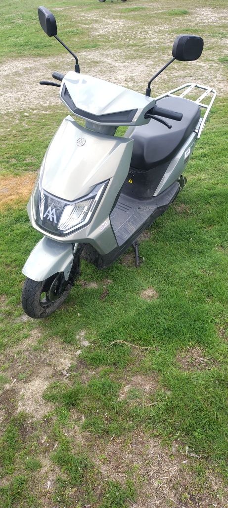 Електроскутер aima f606