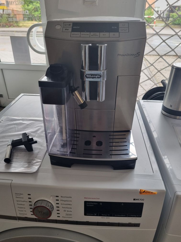 Ciśnieniowy ekspres do kawy Delonghi Primadonna S ze spieniaczem