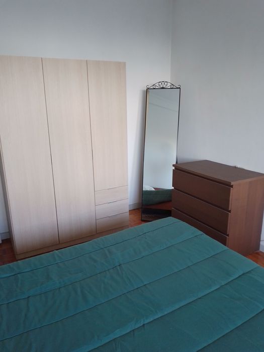 Quarto para TRABALHADORA perto da estação de Queluz